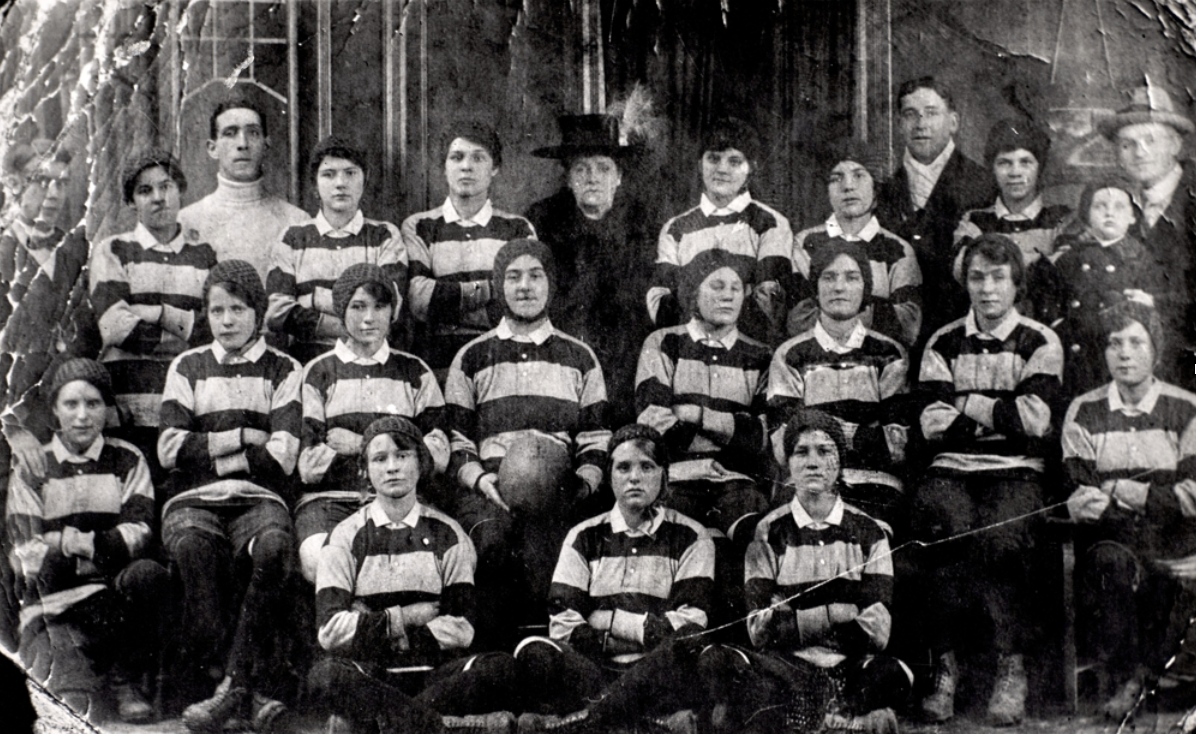 The oldest known photograph of a women’s rugby team? Cardiff Ladies XV